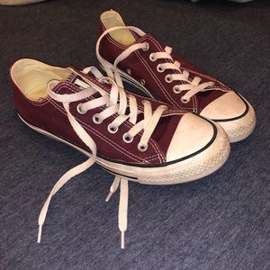 🔆Maroon converse🔆